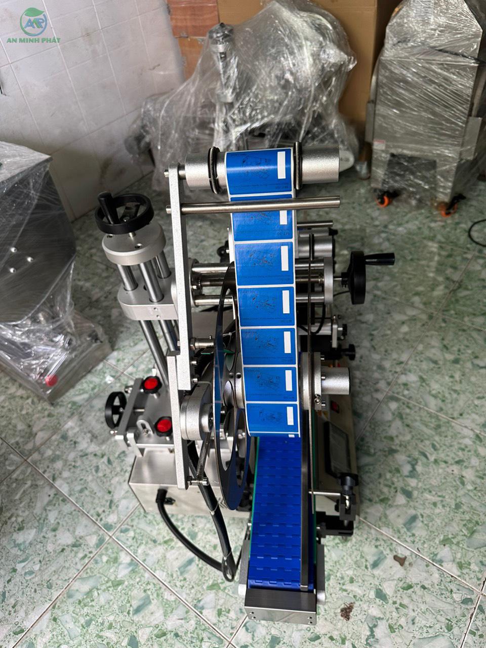 MÁY DÁN NHÃN CHAI MẶT PHẲNG